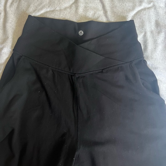 EUC Lululemon Sunset Salutation Crop in Black - Picture 10 of 15